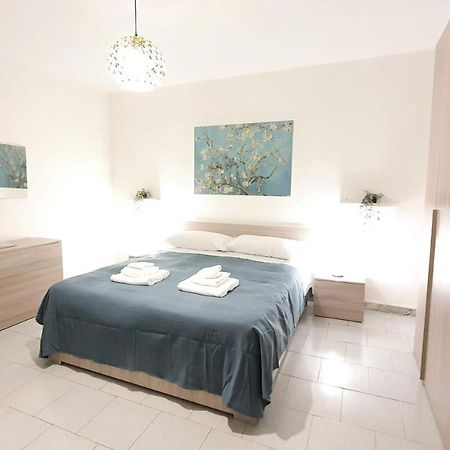 Twin Room Apulia Apartment - Bari Centro エクステリア 写真
