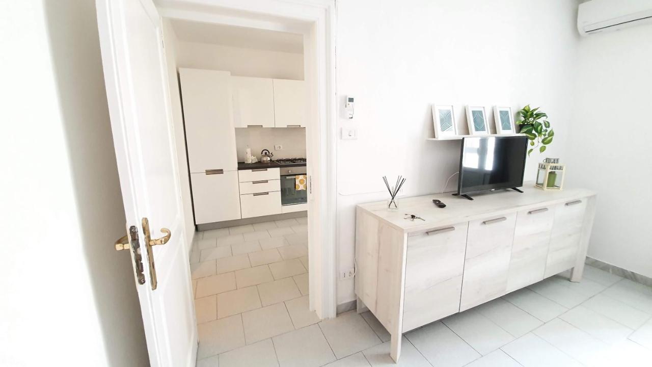 Twin Room Apulia Apartment - Bari Centro エクステリア 写真