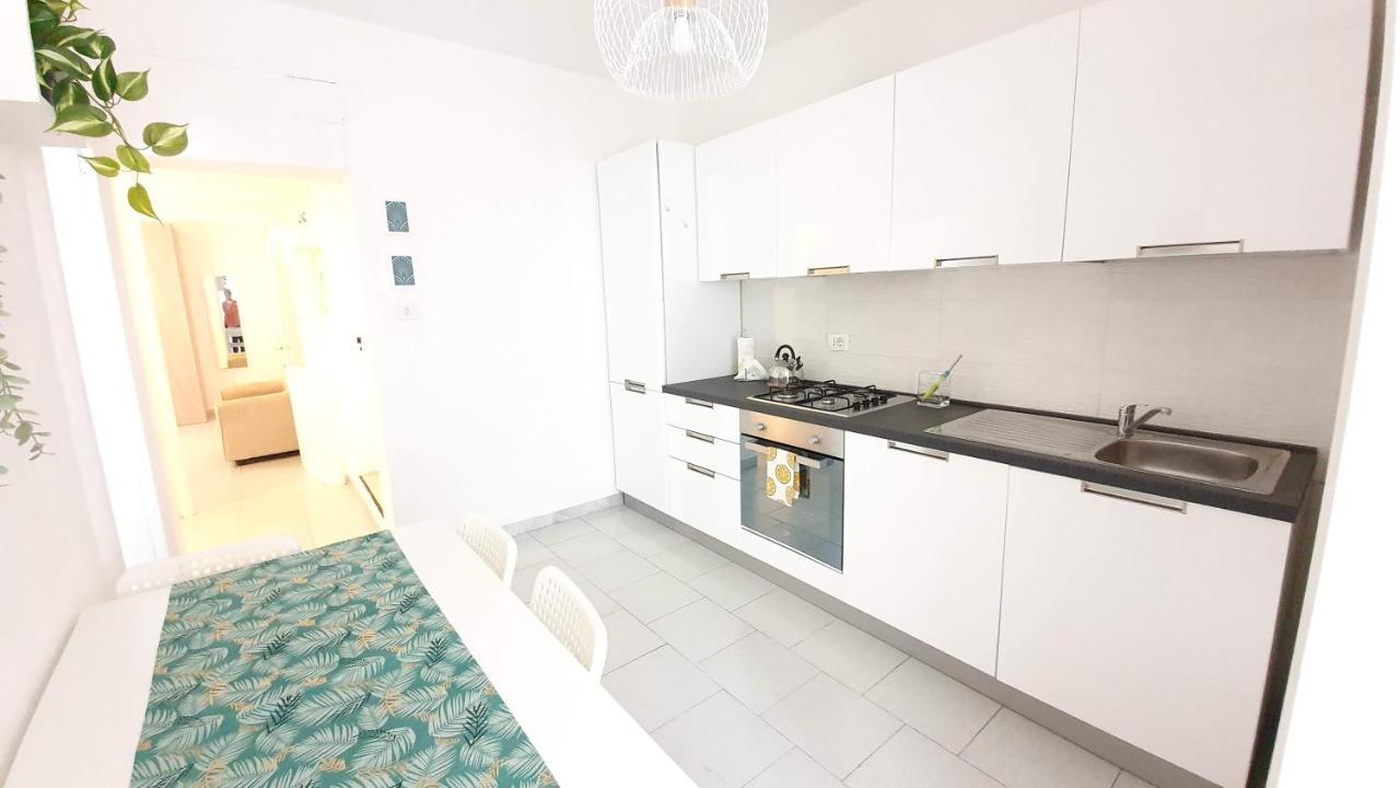 Twin Room Apulia Apartment - Bari Centro エクステリア 写真